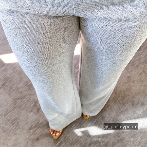 Crew neck cropped tee & mid waist pants lounge set with pocket - Picture 11 of 15